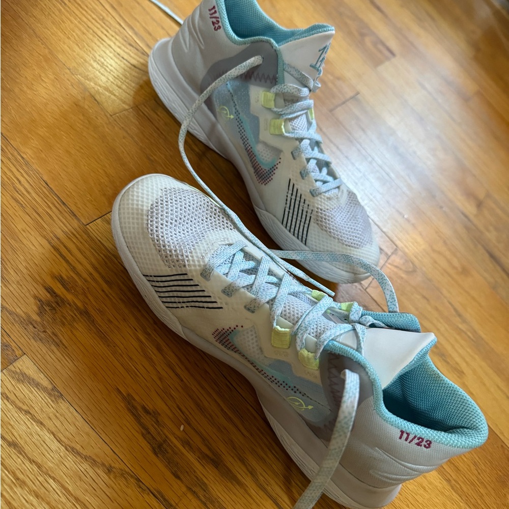 Nike Kyrie Flytrap 5 ‘1 world 1 people’ big kid 5.5